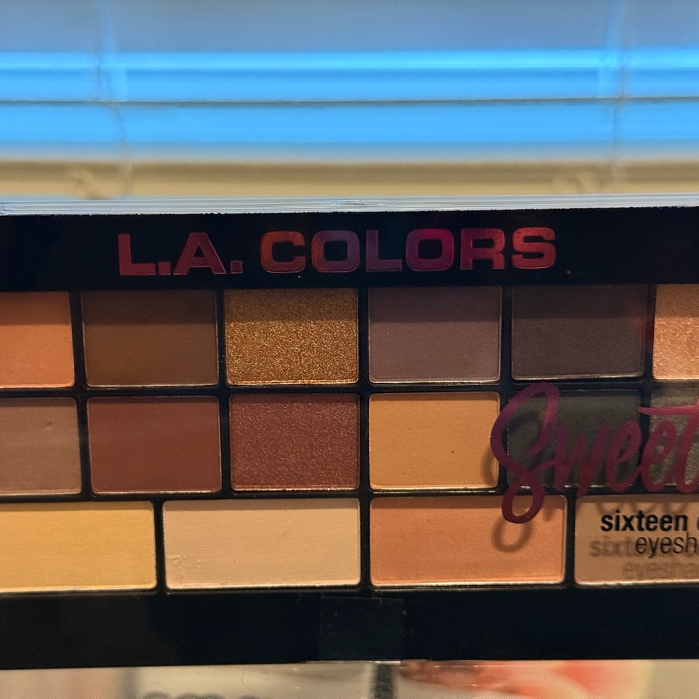 L.A. Colors Seductive Eyeshadow Palette